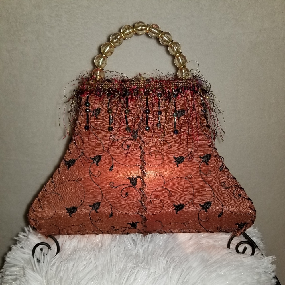 Super adorable purse lamp